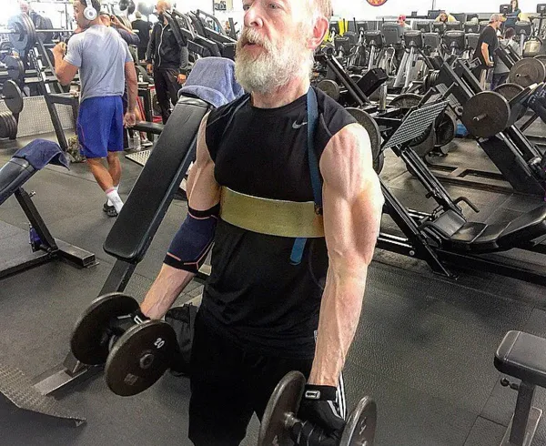 米国の80歳になるシニアの写真